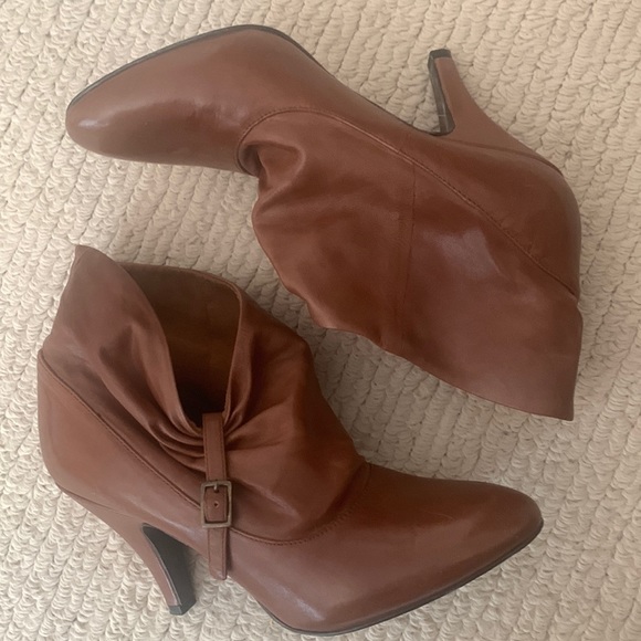 Nine West Soft Brown Leather Ankle Boots Heels Adjustable Side Buckle Size 7 M - Picture 7 of 11